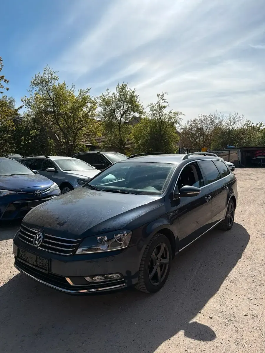 Usata VW Passat 160 CV (117 kW) 2012 Blu Station wagon