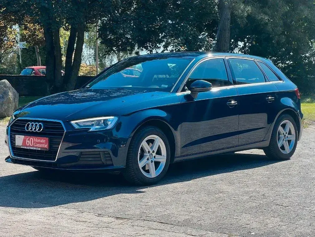 Gebraucht Audi A3 Basis 150 PS (110 kW) 2018 Blau Limousine