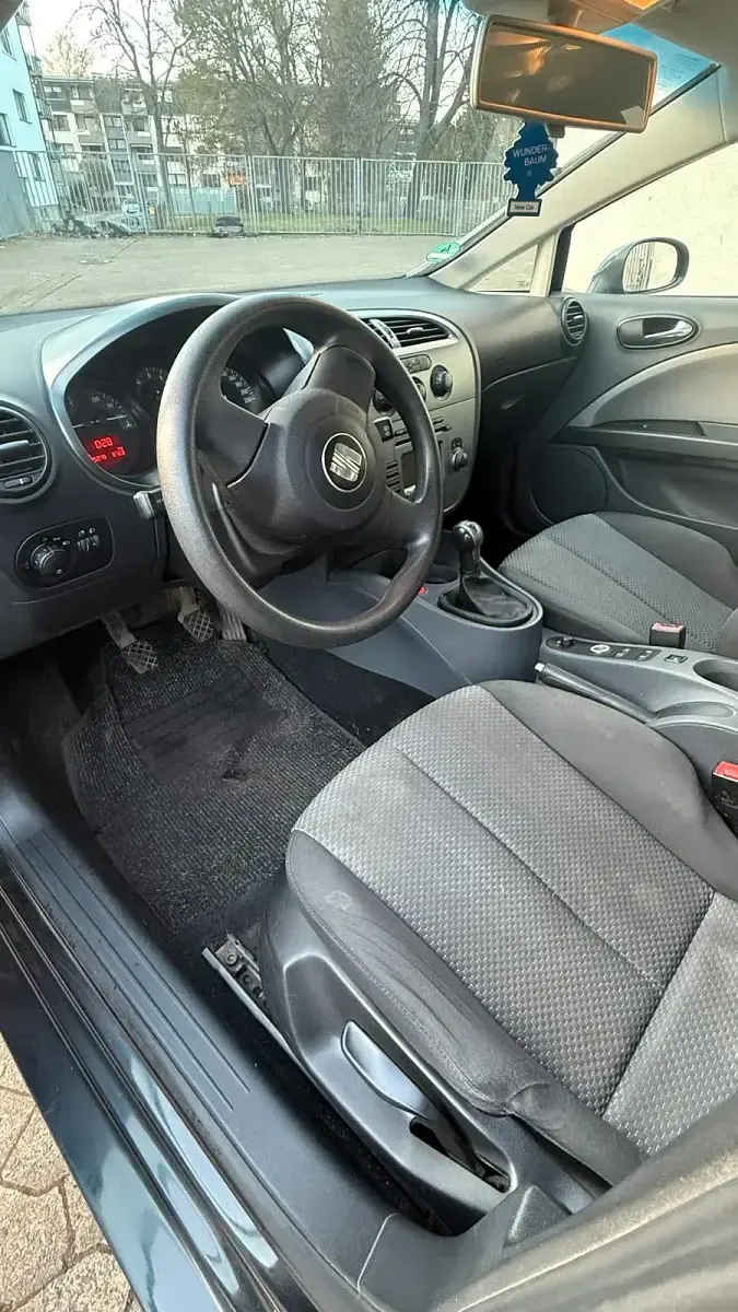 Second-hand Seat Leon 105 CP (77 kW) 2006 Negru Hatchback