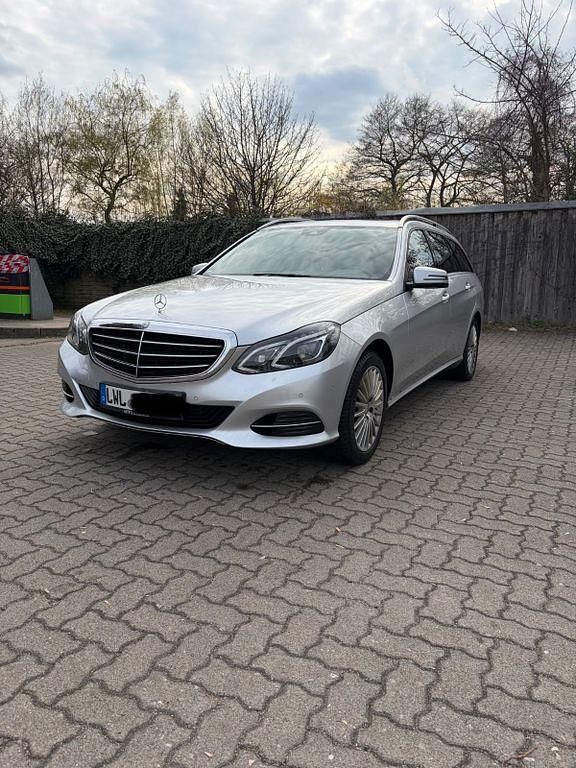 Second-hand Mercedes E220 170 CP (125 kW) 2014 Argintiu Berlinǎ
