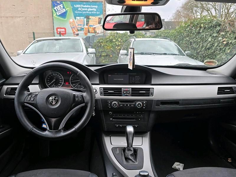 Gebraucht BMW 325 197 PS (144 kW) 2007 Schwarz Kombi