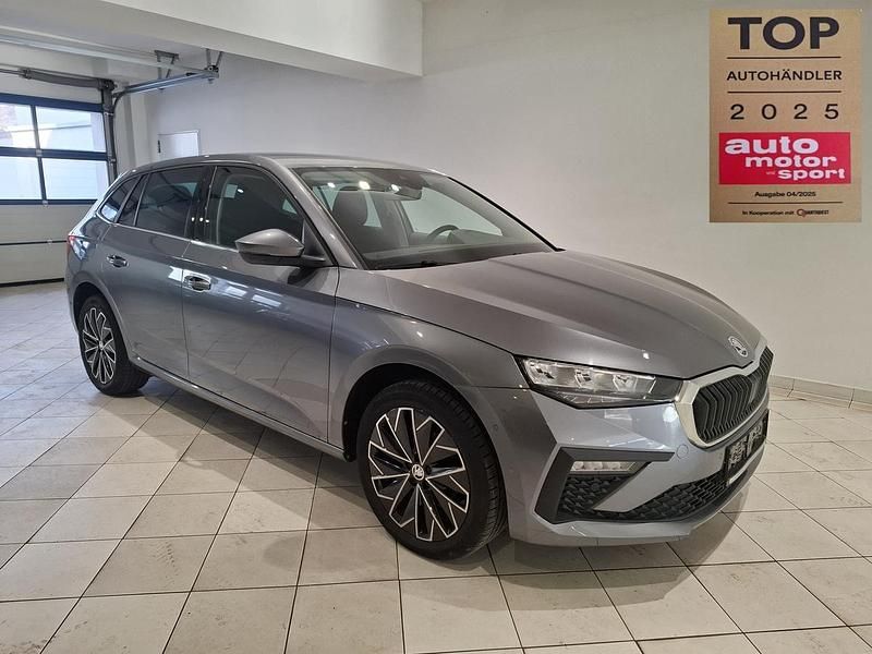 Grau metallic Gebraucht 2024 Skoda Scala Selection Kleinwagen | 22.100 € (Etwas zu teuer) - Bild 1/4