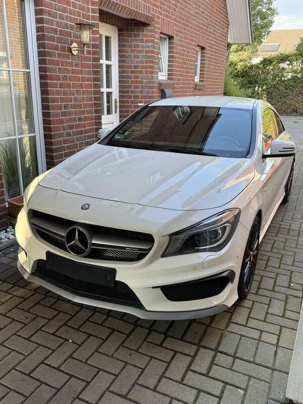 Weiß Gebraucht 2016 Mercedes CLA45 AMG AMG Coupé | 28.500 € (Guter Preis) - Bild 1/4