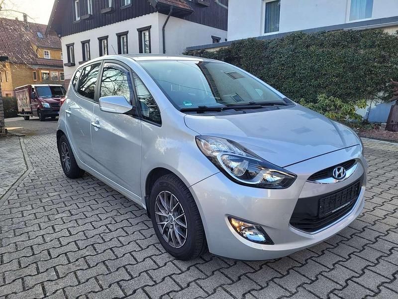 Gebraucht Hyundai ix20 Edition 90 PS (66 kW) 2012 Silber Kleinwagen