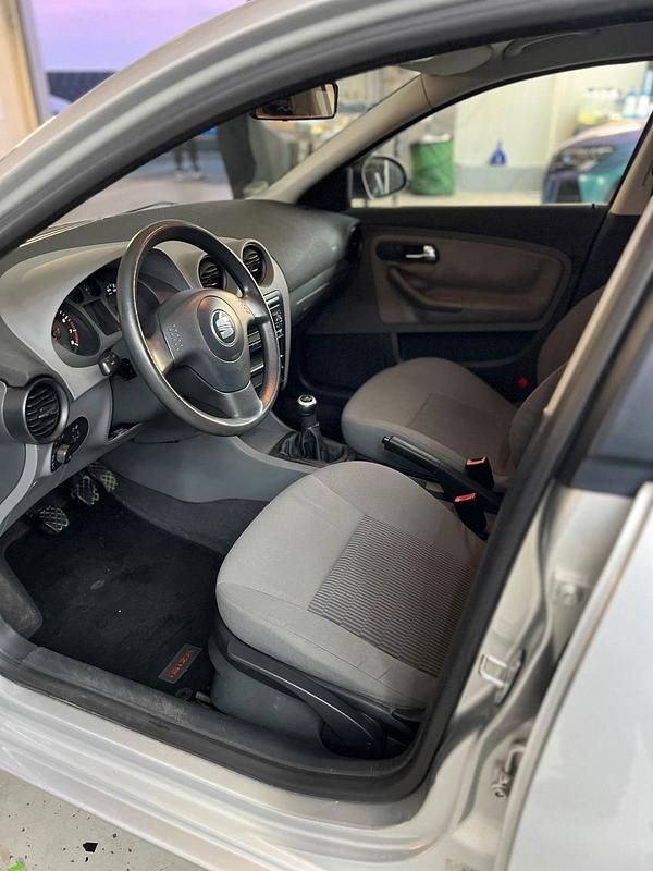 Gebraucht Seat Ibiza 101 PS (74 kW) 2002 Silber Kleinwagen