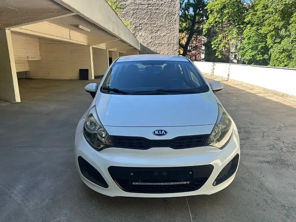Gebraucht Kia Rio 75 PS (55 kW) 2015 Weiß Limousine