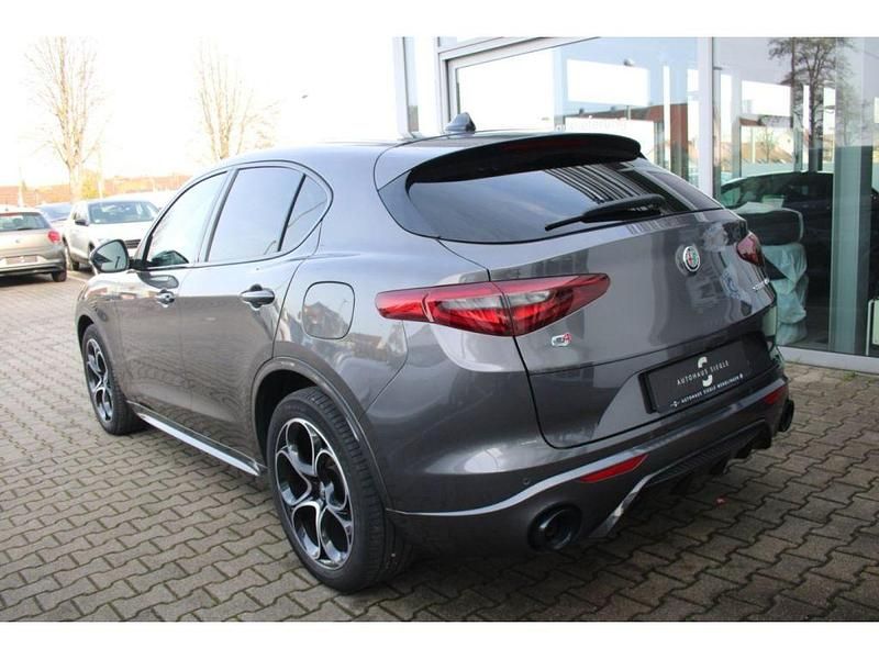 Gebraucht Alfa Romeo Stelvio Veloce 209 PS (153 kW) 2022 Grigio vesuvio (metallic) SUV
