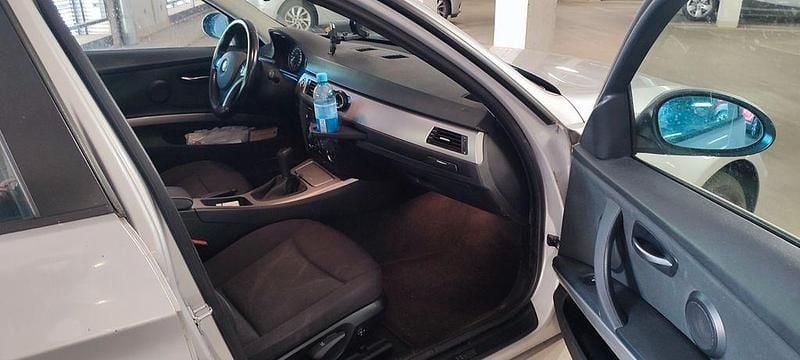 Gebraucht BMW 320 177 PS (130 kW) 2007 Silber Kombi