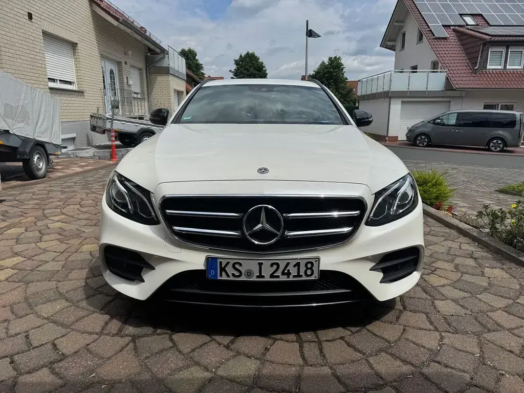 Gebraucht Mercedes E200 AMG line 150 PS (110 kW) 2019 Weiß Limousine