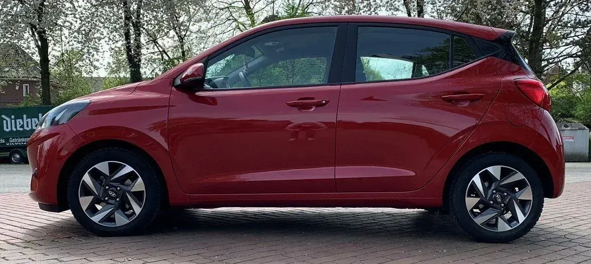 Gebraucht Hyundai i10 67 PS (49 kW) 2023 Rot Kleinwagen
