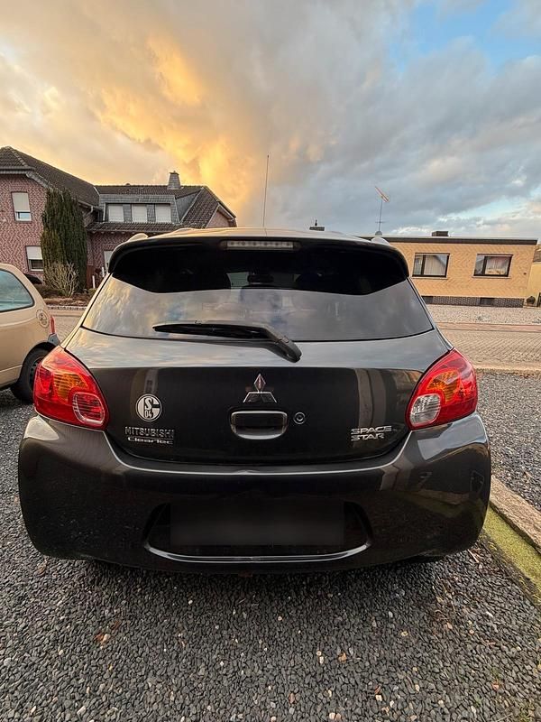 Gebraucht Mitsubishi Space Star 80 PS (58 kW) 2013 Schwarz Van / Kleinbus