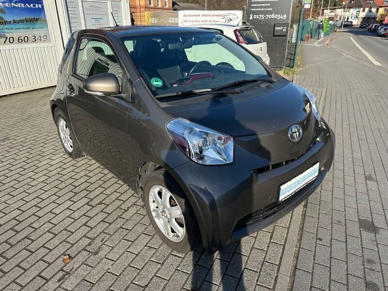 Gebraucht Toyota iQ Basis 68 PS (50 kW) 2012 Braun Kleinwagen