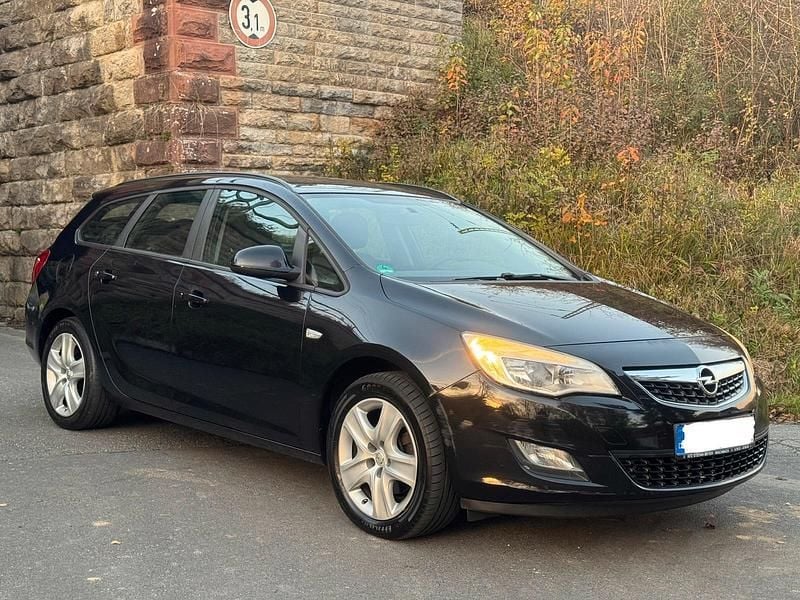 Gebraucht Opel Astra 160 PS (117 kW) 2011 Schwarz Kombi