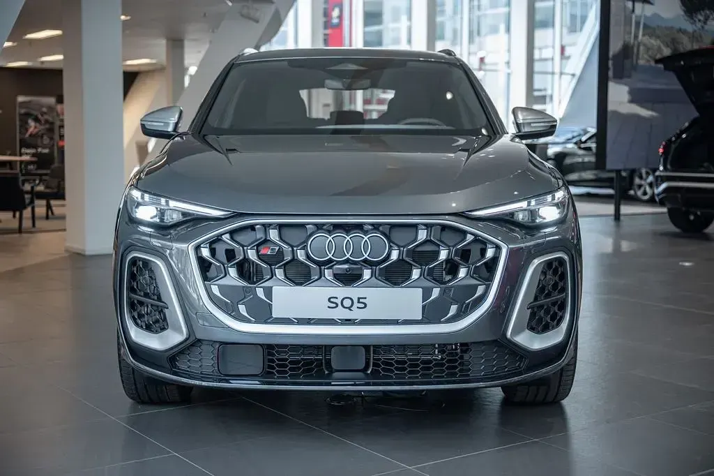 Neu Audi SQ5 Sport 367 PS (269 kW) 2026 Grau SUV