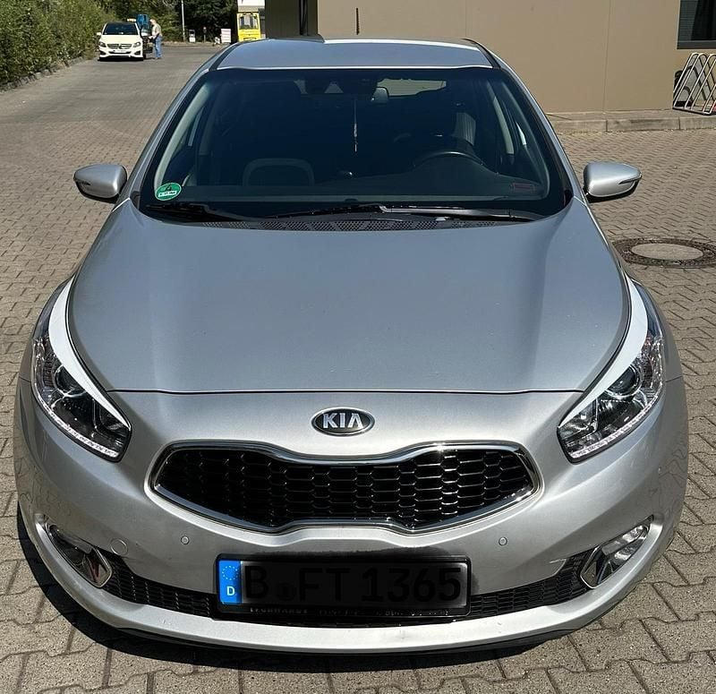 Gebraucht Kia Ceed 135 PS (99 kW) 2013 Grau Kleinwagen