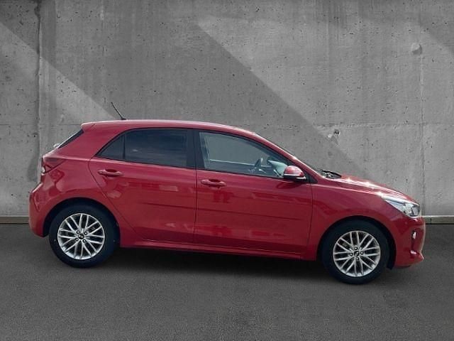 Gebraucht Kia Rio DREAM-TEAM Edition 101 PS (74 kW) 2019 (beg) signalrot met. Limousine