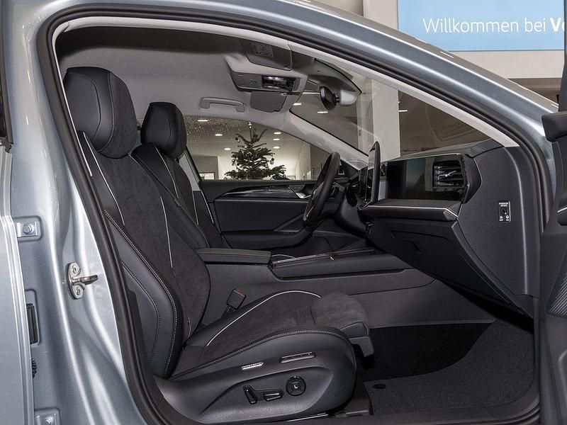 Neu VW Passat Pro 150 PS (110 kW) 2025 Oyster silver metallic Kombi