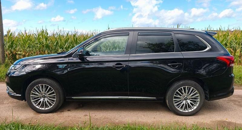 Schwarz Gebraucht 2020 Mitsubishi Outlander P-HEV SUV | 19.000 € (Fairer Preis) - Bild 1/4
