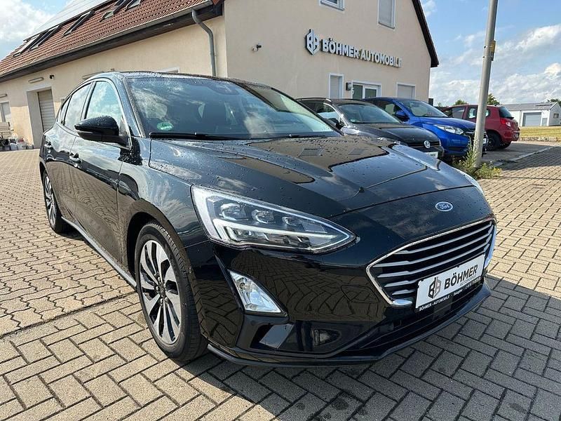 Schwarz Gebraucht 2018 Ford Focus Cool & Connect Limousine | 13.490 € (Fairer Preis) - Bild 1/4