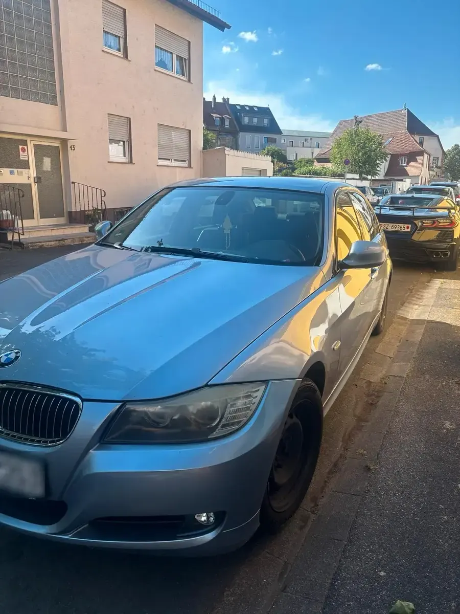 Gebraucht BMW 318 143 PS (105 kW) 2008 Blau Limousine