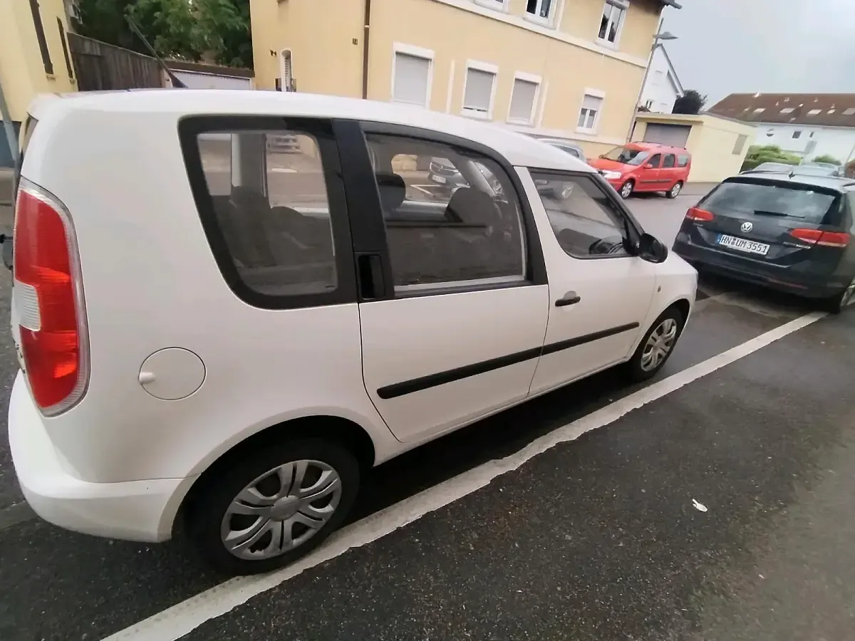 Gebraucht Skoda Roomster 88 PS (64 kW) 2011 Weiß Van / Kleinbus