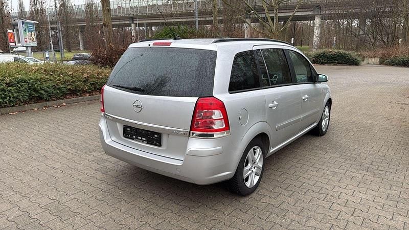 Gebraucht Opel Zafira Edition 150 PS (110 kW) 2008 Silber Van / Kleinbus