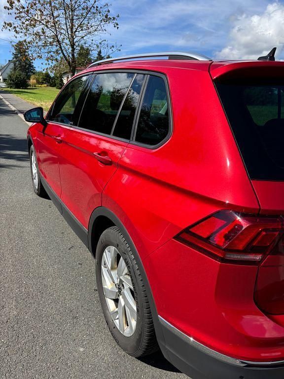 Gebraucht VW Tiguan Active 150 PS (110 kW) 2022 Rot SUV