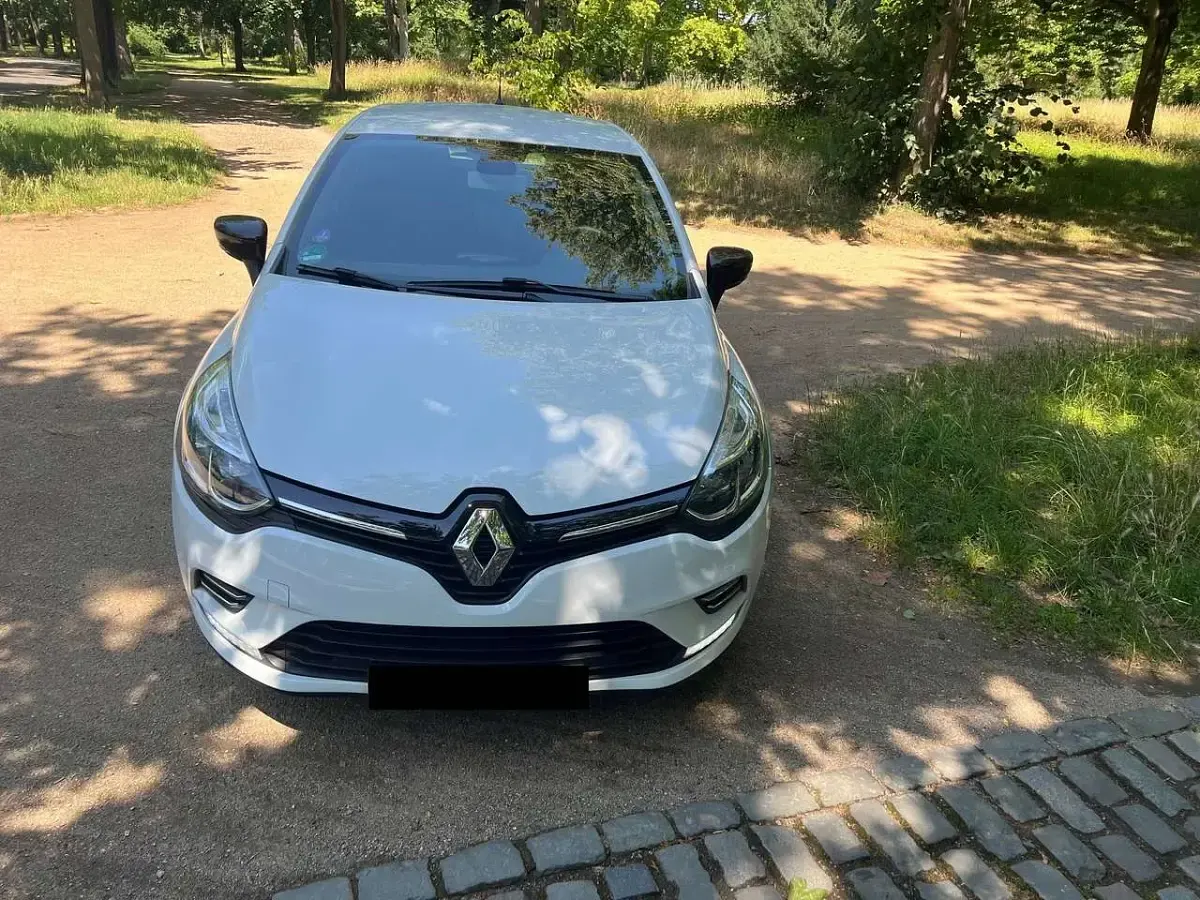 Gebraucht Renault Clio LIMITED Deluxe 90 PS (66 kW) 2019 Gletscherweiss Kleinwagen