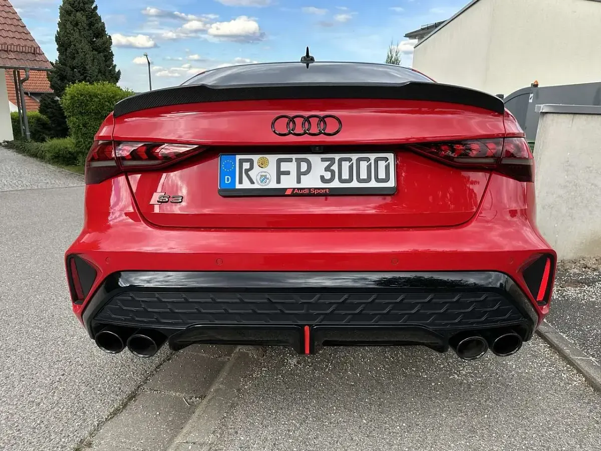 Gebraucht Audi S3 Ambiente 333 PS (244 kW) 2024 Rot Limousine