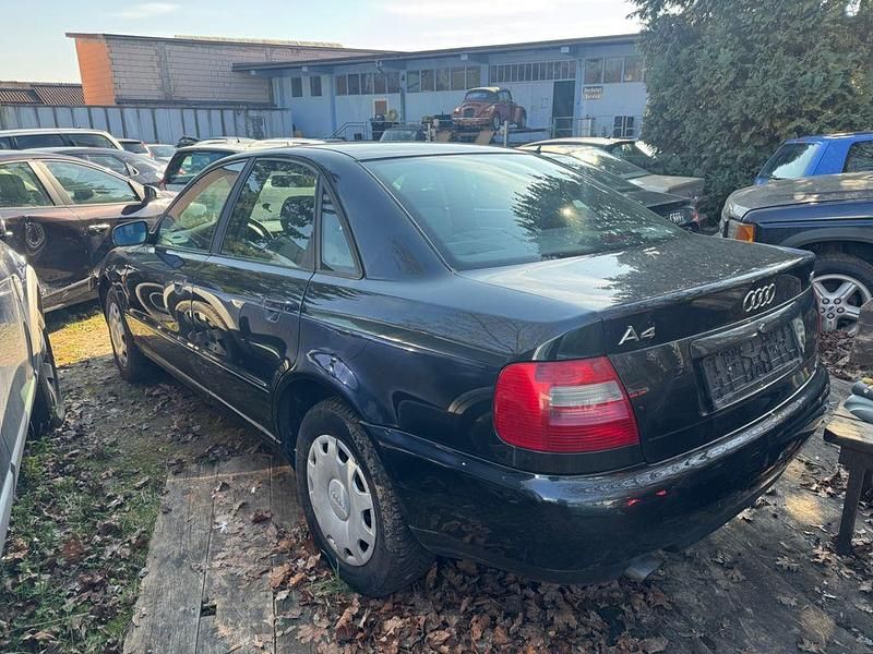 Second-hand Audi A4 101 CP (74 kW) 1998 Negru Berlinǎ