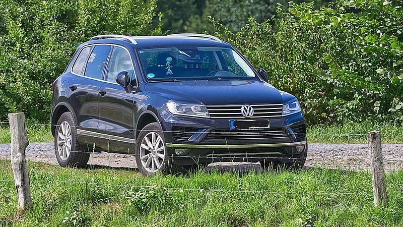 Schwarz Gebraucht 2016 VW Touareg Terrain Tech SUV | 24.000 € (Fairer Preis) - Bild 1/4