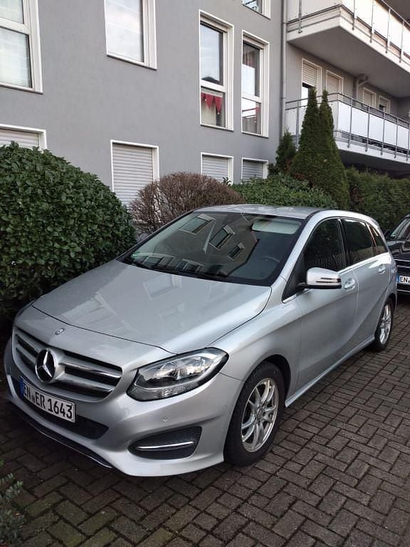 Gebraucht Mercedes B180 122 PS (89 kW) 2017 Silber Van / Kleinbus