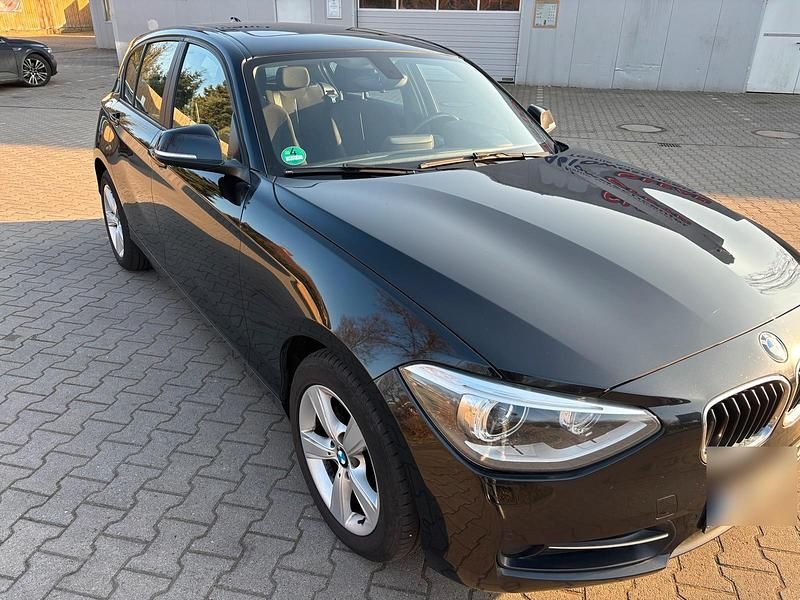Gebraucht BMW 118 143 PS (105 kW) 2014 Schwarz Kleinwagen