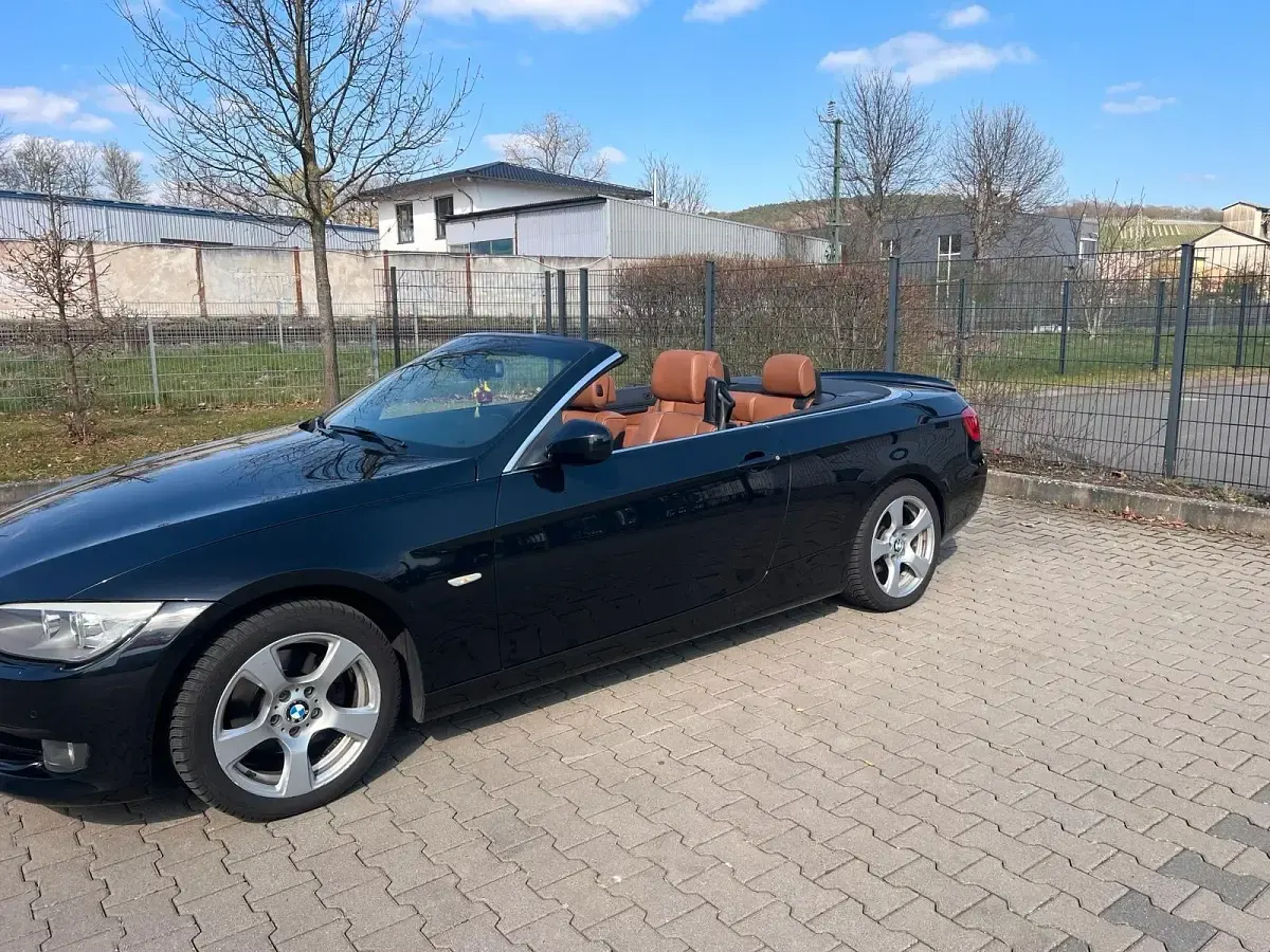 Gebraucht BMW 320 Cabriolet 177 PS (130 kW) 2010 Schwarz Cabrio