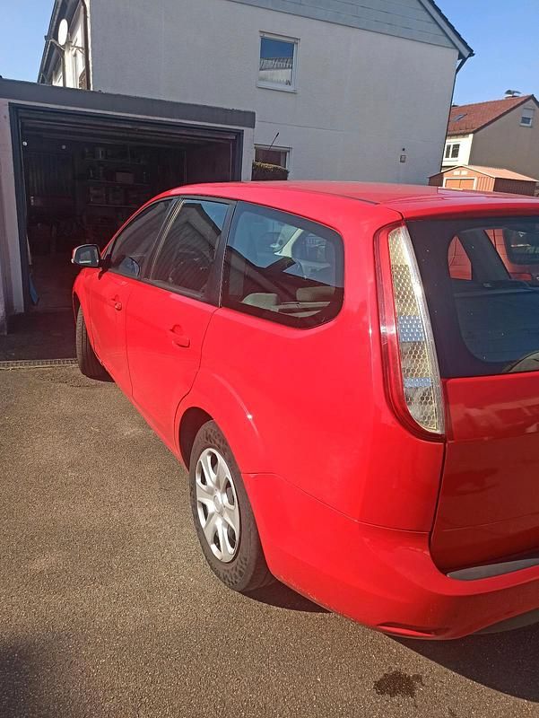 Gebraucht Ford Focus 125 PS (91 kW) 2009 Rot Kombi