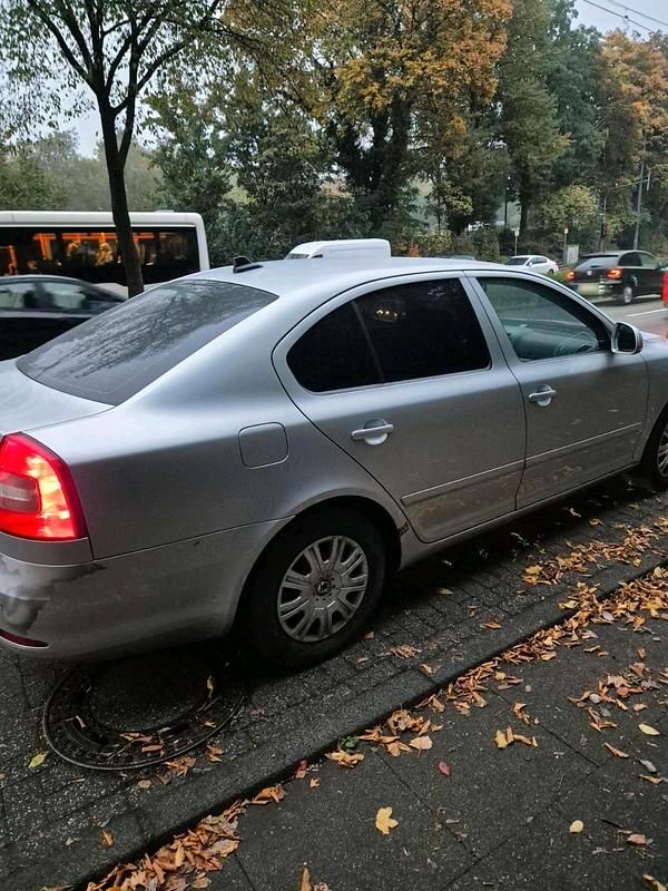 Gebraucht Skoda Octavia 105 PS (77 kW) 2010 Silber Limousine