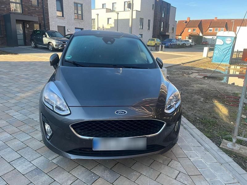 Gebraucht Ford Fiesta Cool & Connect 100 PS (73 kW) 2018 Grau Kleinwagen
