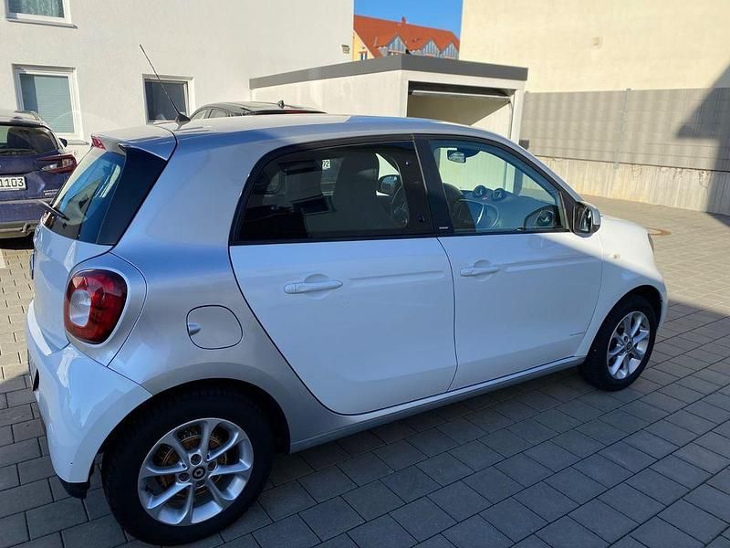 Gebraucht Smart ForFour Passion 90 PS (66 kW) 2015 Weiß Kleinwagen