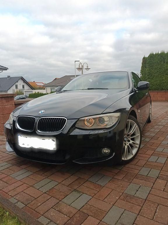 Schwarz Gebraucht 2013 BMW 318 Cabriolet Exclusive Cabrio | 11.350 € (Fairer Preis) - Bild 1/3