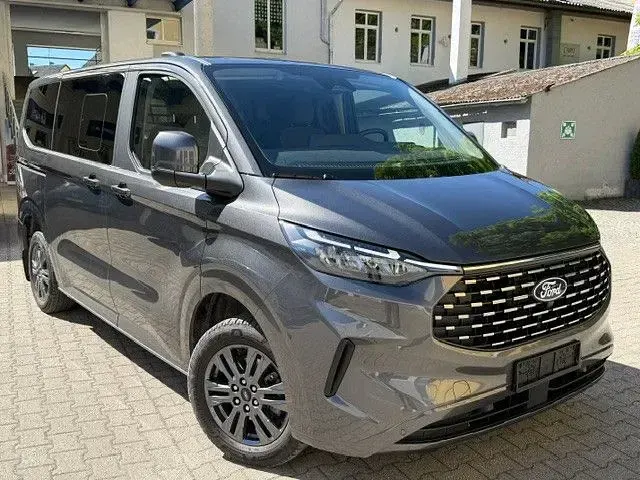 Gebraucht Ford Tourneo Titanium 136 PS (100 kW) 2025 Magentic metallic Van / Kleinbus