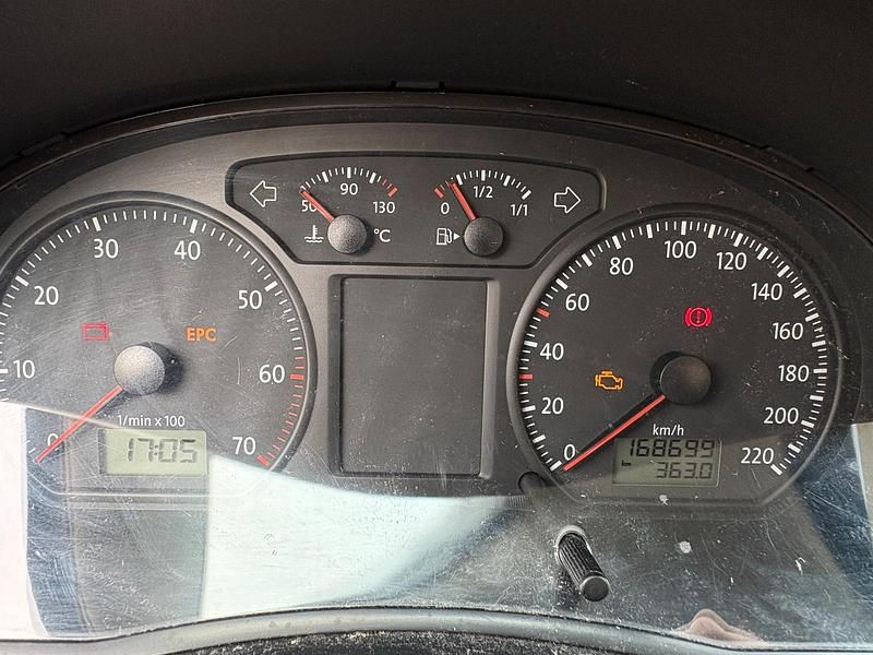 Blau Gebraucht 2005 VW Polo Comfortline Limousine | 700 € (Superpreis) - Bild 1/4