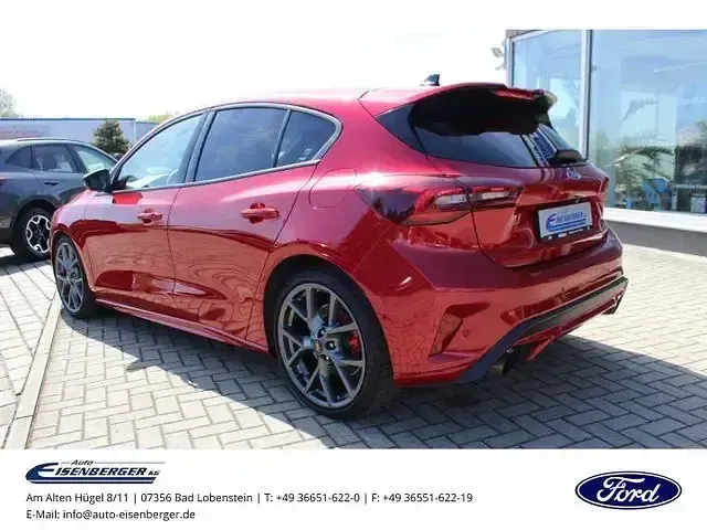 Używany Ford Focus ST 280 KM (205 kW) 2025 Czerwony Sedan/Limuzyna