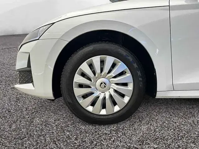 Gebraucht Skoda Octavia Essence 116 PS (85 kW) 2025 Moonweiss metallic Kombi