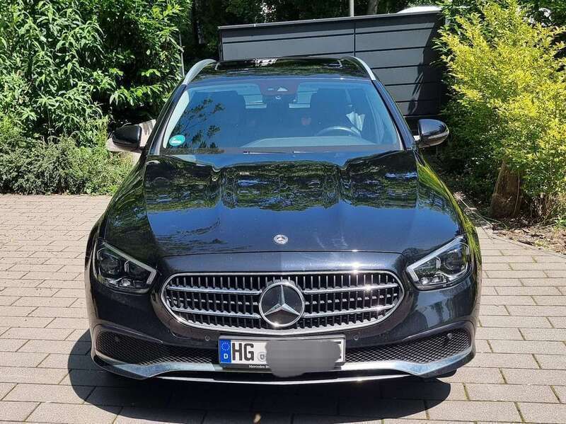Schwarz Gebraucht 2020 Mercedes E300 Avantgarde Kombi | 34.490 € (Teuer) - Bild 1/4