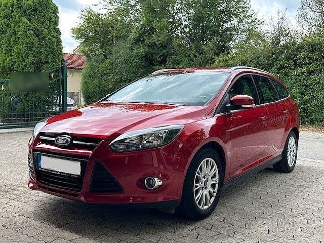 Rot Gebraucht 2011 Ford Focus Titanium Kombi | 7.500 € (Fairer Preis) - Bild 1/4