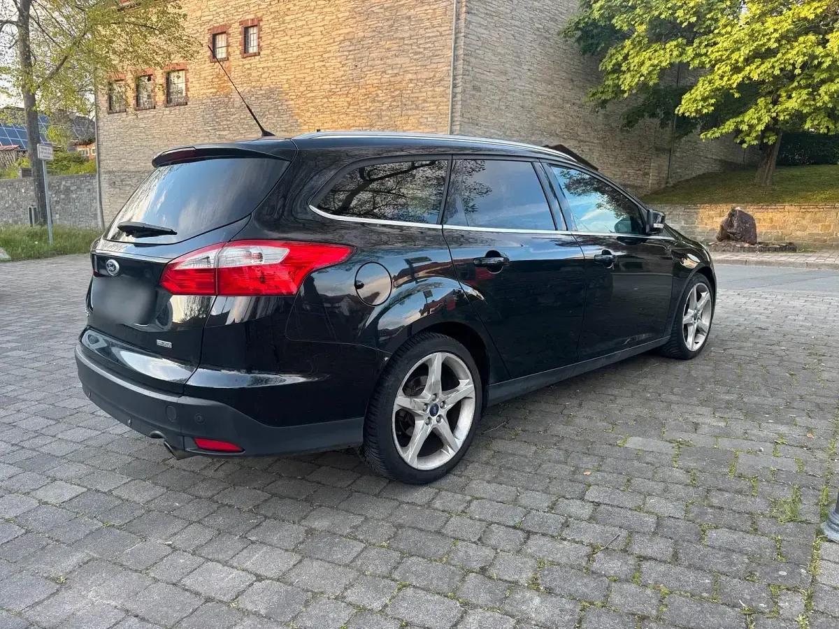 Usado Ford Focus 150 HP (110 kW) 2012 Preto Carrinha