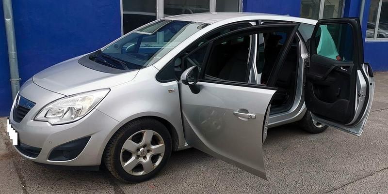 Gebraucht Opel Meriva 140 PS (102 kW) 2012 Silber Van / Kleinbus