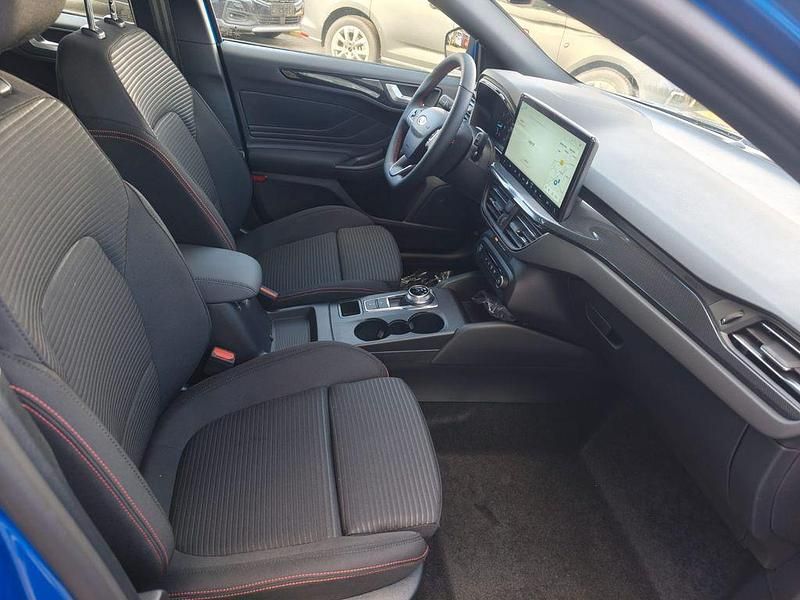 Neu Ford Focus Active X 116 PS (85 kW) 2025 Blau Limousine