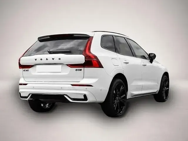 Gebraucht Volvo XC60 Plus 250 PS (183 kW) 2025 Manufacturer SUV