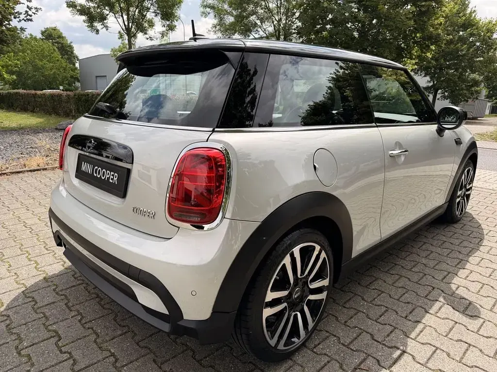 Gebraucht Mini Cooper Classic 136 PS (100 kW) 2022 Silber Kleinwagen
